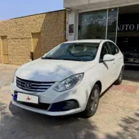 جک j4، نقد و اقساط