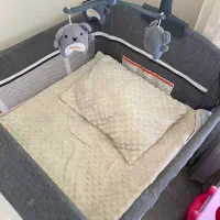 تخت کنار مادر