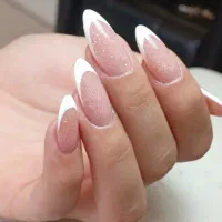 خدمات تخصصی ناخن ابهر با محیط کاملا آرام و زنانه
