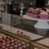 اجاره قنادی در شهرستان با تمام امکانات