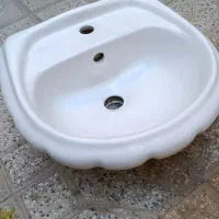 روشویی و پایه سفید صدفی طرح دار