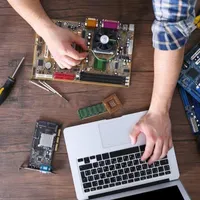 خدمات تعمیرات کامپیوتر لپتاپ موبایل آیفون در محل