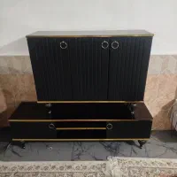 جاکفشی و میز تی وی