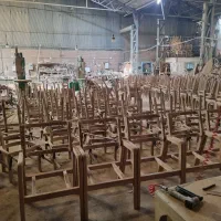 استخدام نجار و کارگر ساده برای تولید میز و صندلی