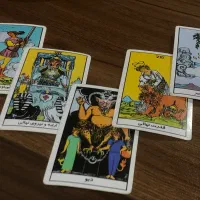 - فال تاروت -