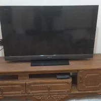 تلویزیون سونی به همراه میز