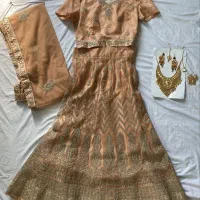 لباس شب|لباس|خمینیشهر, |دیوار