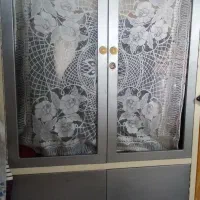 دوعدد کمد آهنی تمیز کتابخانه