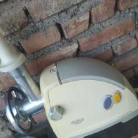 یک عدد چرخ گوشت قدیمی یکم دندش مشکل داره