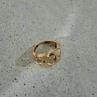 یک عدد انگشتر طلا