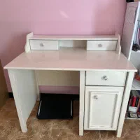 میز تحریر همراه با کتابخانه دیواری