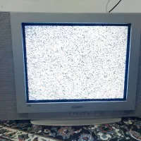 تلویزیون همراه با میز