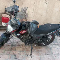 یک دستگاه موتور سیکلت