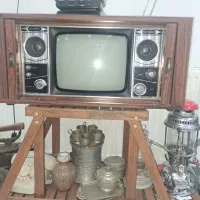 تلوزیون قدیمی|تلویزیون و پروژکتور|ری, علایین|دیوار