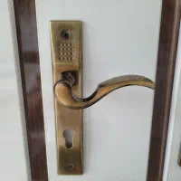 نصب درب  اتاقی قفل و دستگیره و جوشکاری لولا