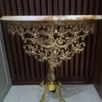 میز برنزی