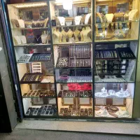 ویترین مغاره به همراه پیشخوان