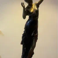 مجسمه برنزی