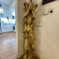 مجسمه طلایی، اباژور