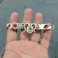 زنجیر نقره|جواهرات|ری, جوانمرد قصاب|دیوار