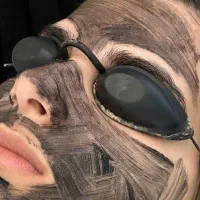 کربن تراپی بستن منافذوروشن سازی صورت و بدن