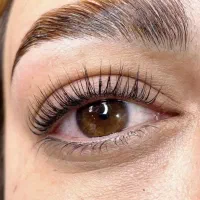 اکستنشن مژه و لیفت و لمینت مژه و ابرو