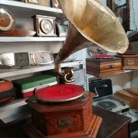 گرام. گرامافون. تلفن. آپارات. ساعت