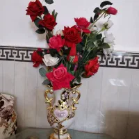 گل مصنوعی با گلدان چینی سفید