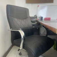 میز مدیریت همراه با سه کشویی کنار و صندلی مدیریت|مبلمان اداری|خمینی‌شهر, |دیوار