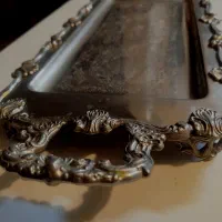 سینی قدیمی پایه دار|ظروف سرو و پذیرایی|اردبیل, |دیوار