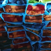 پتو نگین یک نفره و دو نفره موجود است