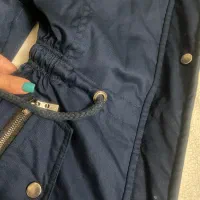 کاپشن|لباس|شهریار, شهریار|دیوار