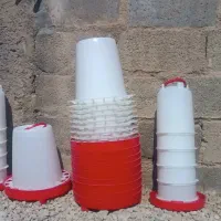 فروش یک فن و تعدادی آبخوری و دونخوری مرغ و پرنده|لوازم جانبی حیوانات|شیراز, بید زرد|دیوار