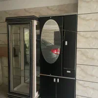 جاکفشی و آیینه و ویترین