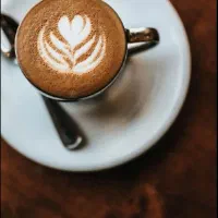 به یک خانوم جهت کار در کافه