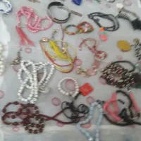 دستبند گردنبند همه یجا باهم ۳۰۰ هزار تومان