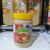 کره بادام زمینی در حضور مشتری