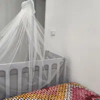 تخت کنار مادر