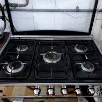 یک گاز طرح فر پنج شعله و یک گاز دو شعله