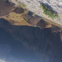 زمین ۲۰۰ متر