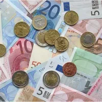 کار دوم میخوای متن آگهی زیر رو بخون