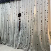 پرده به همراه کتیبه و مدال و پارچه آفتابگیر
