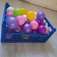 یک سبد توپ بازی کودک