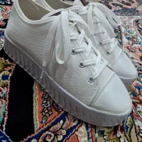 کفش اسپرت سفید|کیف، کفش، کمربند|صدرا-فارس, فاز ۱|دیوار