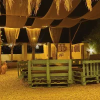 اقامتگاه بومگردی لوتیوو با ویوو دریا  کنار ساحل