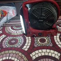 پنکه و چراغ و رادیو داره همه کارن
