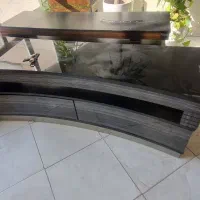 دو عدد میز تلویزیون در حد نو