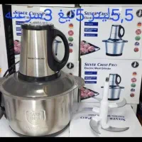 مخلوط کن. و غذاساز برقی در آشپزخانه با تیغه جدا