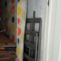 تخت یه نفره فلزی با تشک کاملا سالم