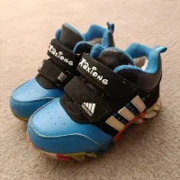 کفش بچگانه در حد نو